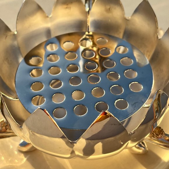 NIB Vintage Silverplated Lotus Shaped 3 Candle Flower Holder - Picture 8 of 9